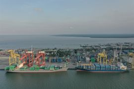 Pelindo sebut operasional 10 unit CC di TPK Belawan masih normal