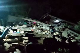 Satu rumah ambruk dampak gempa bumi di Kupang