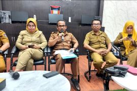 Dinas PUPR Padang tambal jalan berlubang sepanjang 25 kilometer