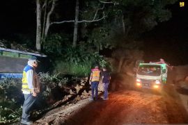 Menteri PUPR pastikan jalur Cianjur-Cipanas dapat dibuka kembali Selasa siang