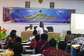 Dispar Biak latih ketrampilan bagi pengelola objek wisata homestay