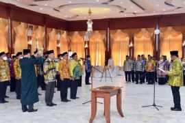 Gubernur berharap pejabat berbaur dengan masyarakat
