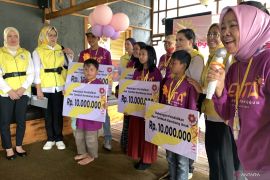 Sebanyak 38 anak terdampak tragedi Kanjuruhan terima bantuan pendidikan