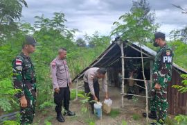 Patroli Pamtas RI-RDTL gagalkan penyelundupan BBM pertalite ke RDTL