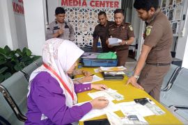 Kejari Banda Aceh kembalikan 80 barang bukti dari kasus investasi bodong Yalsa Boutique