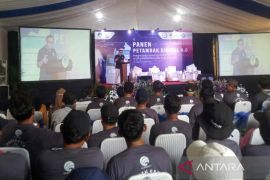 Kemenkominfo latih pemanfaatan teknologi sensor pengukur air bagi petambak udang di Cirebon