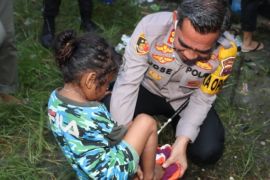 Kapolres Batubara salurkan bantuan bagi korban banjir dan bencana pasang perbani