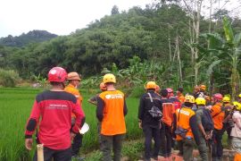 32 Orang Korban Gempa Dilaporkan Hilang di Desa Cijedil, TRC Semen Padang Bantu SAR Gabungan