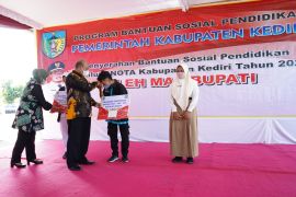 Pemkab Kediri beri bantuan pendidikan lewat GNOTA