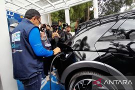 PLN resmikan stasiun pengisian kendaraan listrik pertama di Kota Bogor