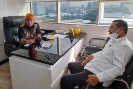 Anggota DPR RI Lamhot Sinaga salurkan aspirasi untuk nelayan Nias Barat