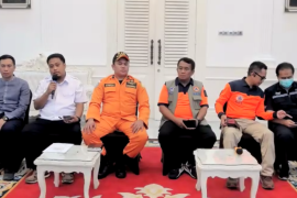Pencarian korban gempa terkendala cuaca
