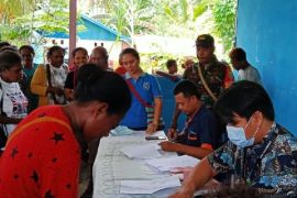 Koramil Biak Timur awasi pendistribusian BLT BBM di 10 kampung