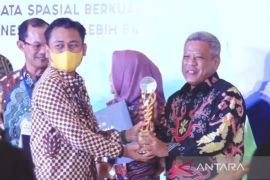 Kubu Raya Raih Penghargaan Bhumandala Kanaka dari BIG RI