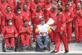 Presiden Serahkan Bonus Atlet Asean Para Games