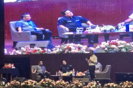 Menteri Erick-Bahlil beri modal usaha kepada mahasiswa pengusaha batik