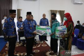 Bansos PRS dan UEP untuk Kecamatan Simpur dan Kalumpang disalurkan