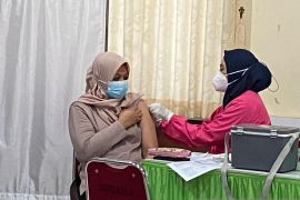 60 persen nakes di Kepri terima vaksin penguat kedua
