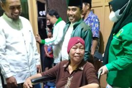 DPC PPP Surabaya gelar baksos bagikan kursi roda ke warga Tegalsari