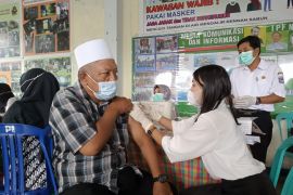 Mataram berupaya meningkatkan cakupan vaksinasi penguat pada lansia