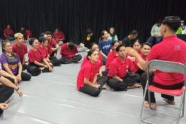 Tim Sendratasik FKIP Unja tampil di Singapura