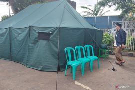 Warga terdampak gempa Cianjur dirikan "tenda sakinah" untuk pasutri