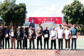 Bantu tugas kepolisian, Kapolres Madina berikan reward kepada warga Kotasiantar