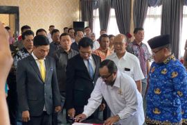 Kadin Sanggau dilantik perkuat perdagangan perbatasan