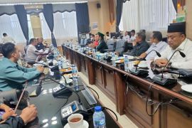 DPRD Kalsel dukung penyesuaian tarif jasa angkutan "online"