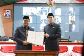 Pemprov dan DPRD Sulbar tanda tangani persetujuan RAPBD 2023