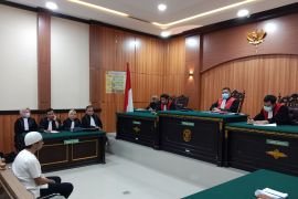 Majelis hakim vonis seumur hidup satu terdakwa pengedar 41,4 kilogram sabu (Video)