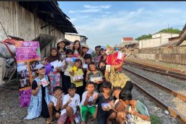 Mahasiswa rantau beri pelatihan regulasi emosi bagi anak pinggiran di Surabaya