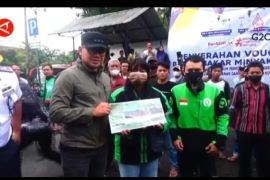 Pemkot Bogor salurkan bansos BBM ke pengojek daring dan sopir angkot