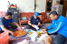 Tagana Madiun siapkan 1 kuintal sambal untuk Cianjur