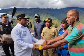 Danrem 172/PWY apresiasi bantuan Pemkab Pegubin untuk pengungsi Kiwirok