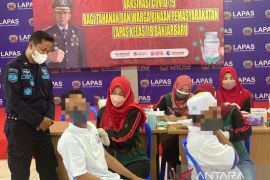 Ratusan penghuni Lapas terima vaksin COVID-19