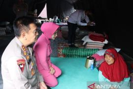 Polda Riau distribusikan bantuan untuk korban gempa di Cianjur