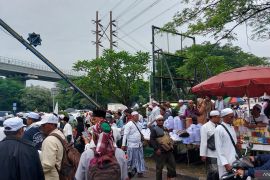 Peserta reuni 212 mulai membubarkan diri