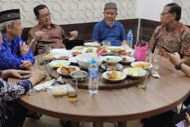 Wabub HST upayakan peluang usaha warga gunung agar tak tebang pohon