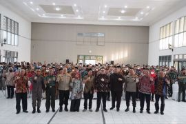 Bupati Kediri ingatkan kepala desa bekerja untuk rakyat