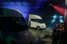 Tesla kirim truk listrik Semi gelombang pertama