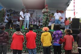 Dandim 1702/JWY membuka festival musik akustik di Wamena