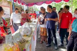 Pemkot Denpasar lakukan operasi pasar kendalikan harga bahan pokok