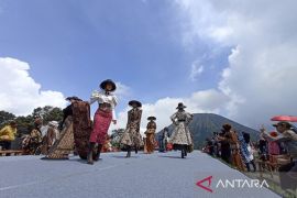 "East Java Fashion Harmony" 2022 digelar di Lautan Pasir Batok Bromo