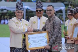 PT AGM terima penghargaan di puncak hari jadi ke-72 Kabupaten HSS