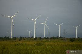 Menapaki upaya pengembangan EBT