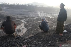 Aktivitas Gunung Semeru cenderung mereda