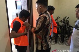 Kejari Gorontalo Utara pindahkan tersangka korupsi Puskesmas Kwandang