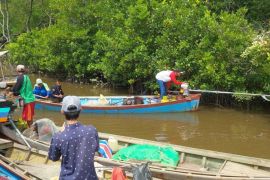 Sebanyak 1.533 paket konversi BBM ke BBG dibagikan ke nelayan Kalbar