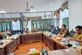 DPRD Palangkaraya Kalteng gali berbagai informasi ke "Rumah Banjar"